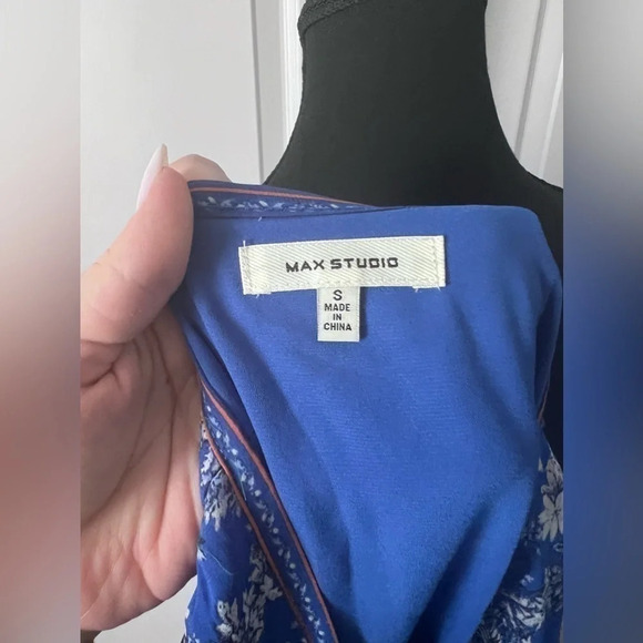 Max Studio | Short Sleeve Tiered Blue/White Floral Dress  | Size S [54] - Picture 6 of 8